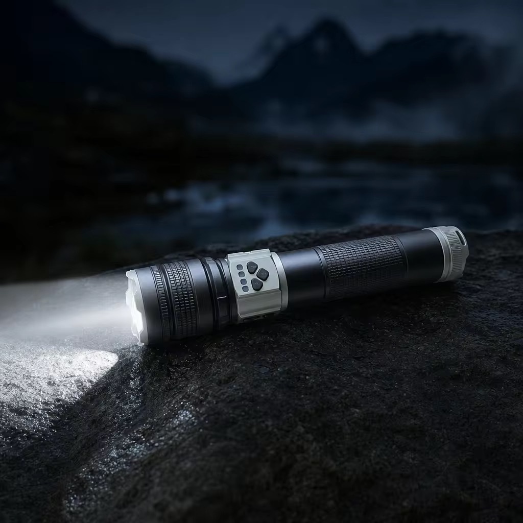 ULTIMATE TORCH™ 15,000LM LASER FOCUS BEAM - Image 3